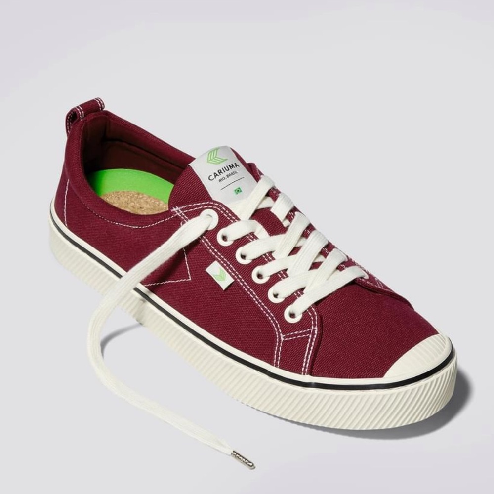 Cariuma Oca low burgundy thread canvas